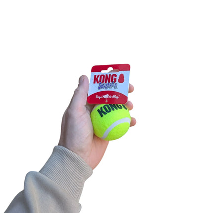 Kong Squeakair Tennisball Gelb mit Quietscher - In verschiedenen Größen erhältlich